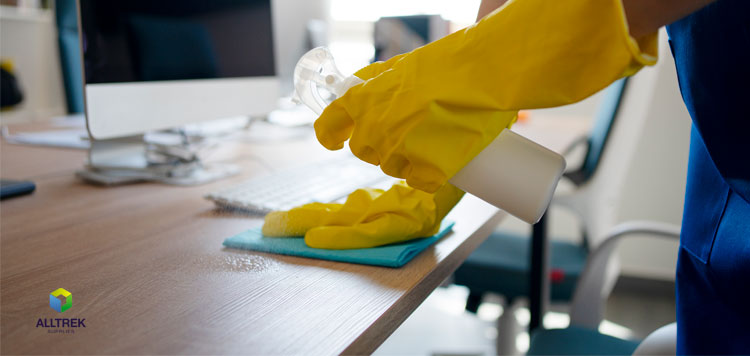 7 errores comunes al limpiar oficinas y cómo evitarlos: di adiós al desperdicio de productos y a la limpieza ineficaz.